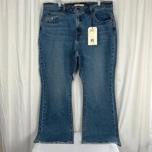Levi’s Premium NWT 70’s High Flare Jean Size 20W